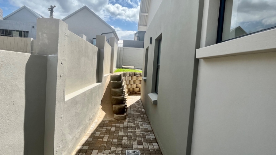 3 Bedroom Property for Sale in Outeniquasbosch Western Cape